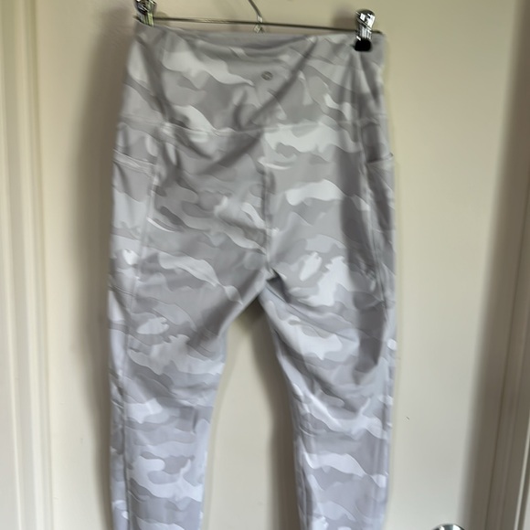 EUC RBX CAPRI LEGGINGS white camo large - Picture 3 of 6